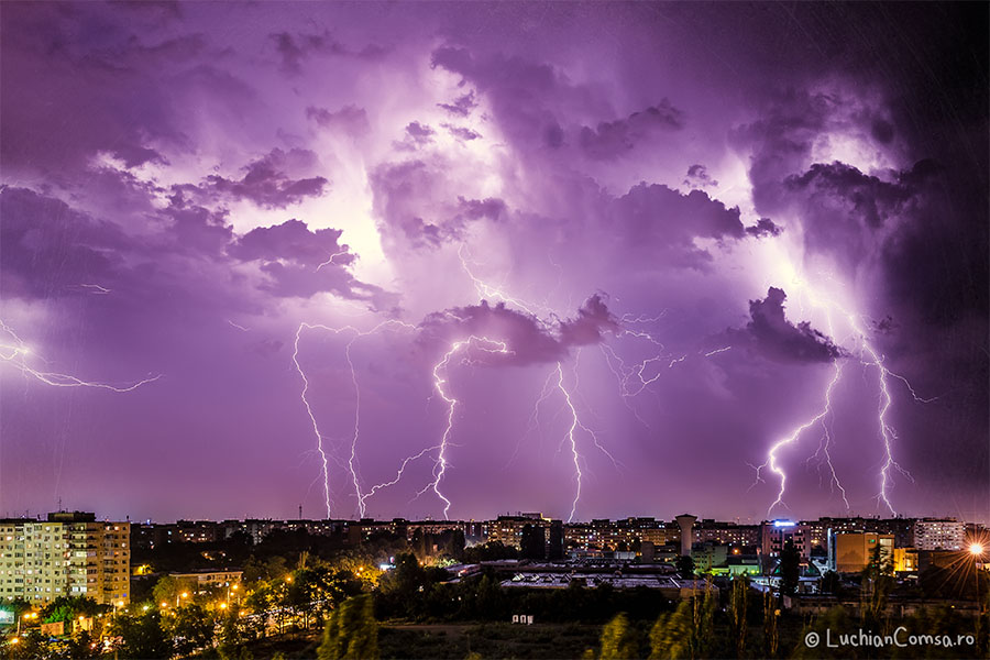Fulgere peste Bucuresti – 25.06.2013